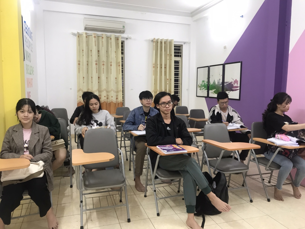 hinh-anh-lop-hoc-tai-wise-english
