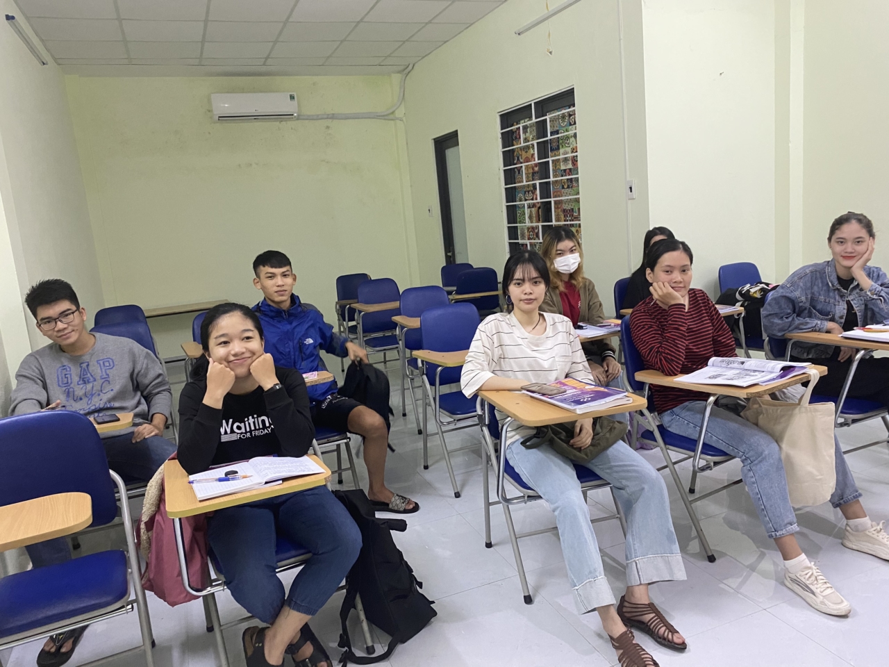 Tập thể lớp IE-168 tại WISE ENGLISH