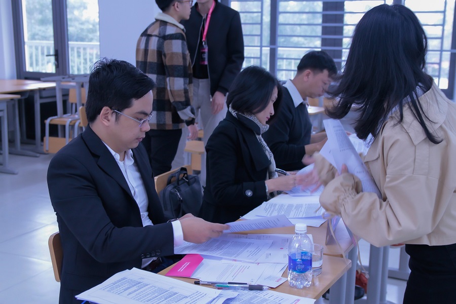 thanh cong o ban giam khao hult prize