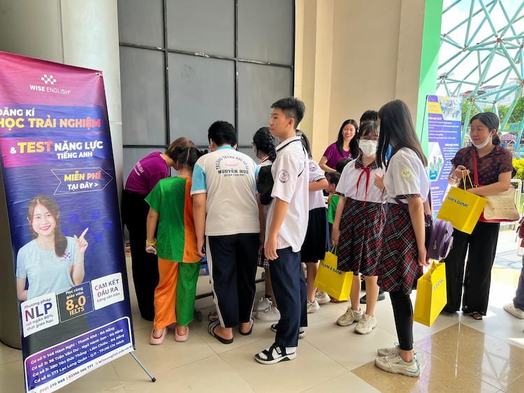 WISE ENGLISH KẾT NỐI VỚI QUẬN TÂN PHÚ TỔ CHỨC HOẠT ĐỘNG HÈ 2023 VỚI CHỦ ĐỀ: "EM YÊU THÀNH PHỐ CỦA EM" 2 WISE ENGLISH KẾT NỐI VỚI QUẬN TÂN PHÚ TỔ CHỨC HOẠT ĐỘNG HÈ 2023