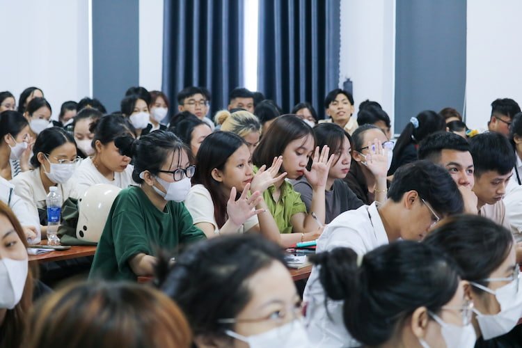WISE ENGLISH CHIA SẺ VỀ QUẢN TRỊ DOANH NGHIỆP