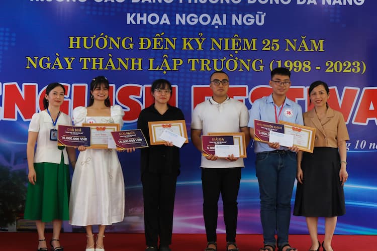 Chung kết Olympic ngày hội tiếng Anh Cao Đẳng Phương Đông