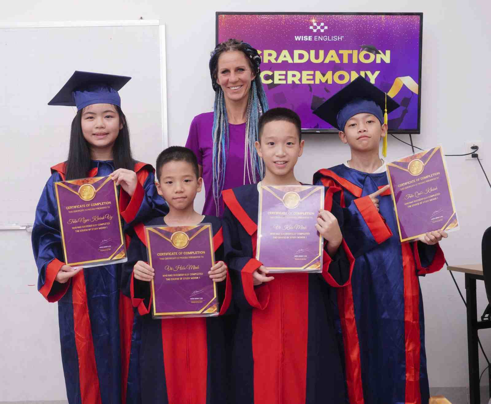 Bật mí 5 trung tâm tiếng Anh cho trẻ em ở Huế uy tín nhất! 1 Bé kết thúc khóa học tiếng Anh tại WISE Kids Teens