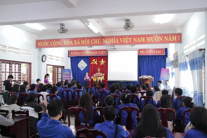 WISE ENGLISH KHAI MẠC CHUNG KẾT OLYMPIC TIẾNG ANH THPT LIÊN CHIỂU 11 overview lien chieu