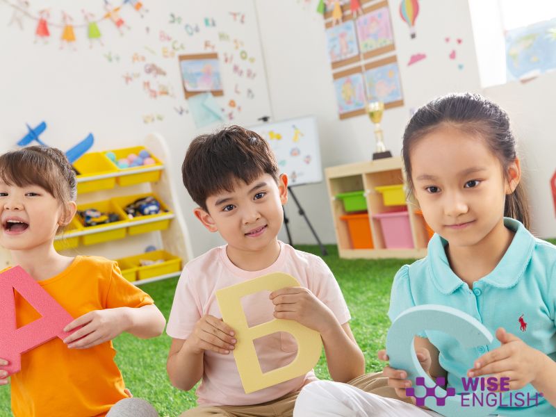 Cách học tiếng anh cho trẻ mới bắt đầu hiệu quả - Các lưu ý phụ huynh cần biết 6 Tạo thói quen học tiếng anh qua những thứ quen thuộc cho con