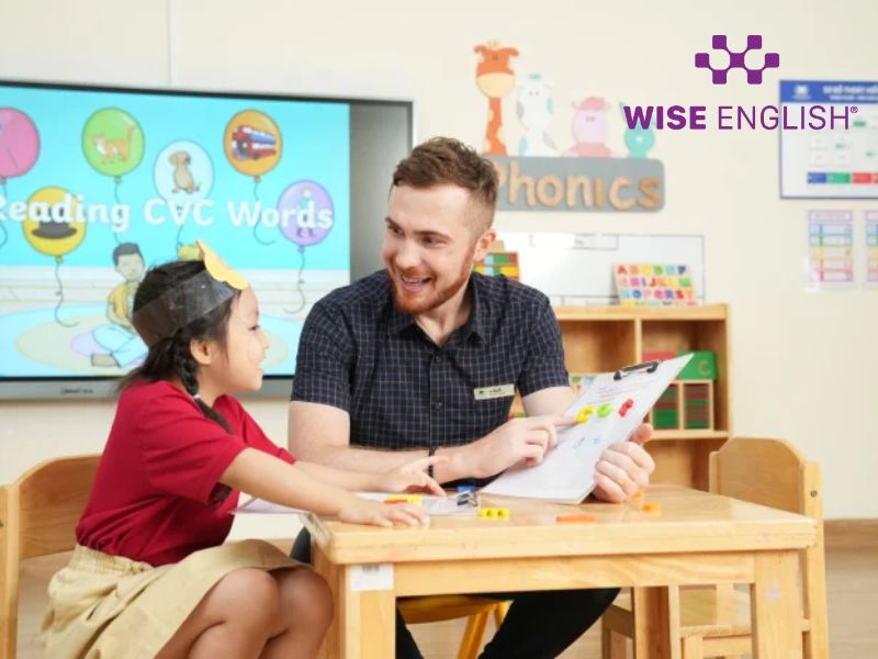 Bé học tiếng Anh lớp 2 với giáo viên nước ngoài