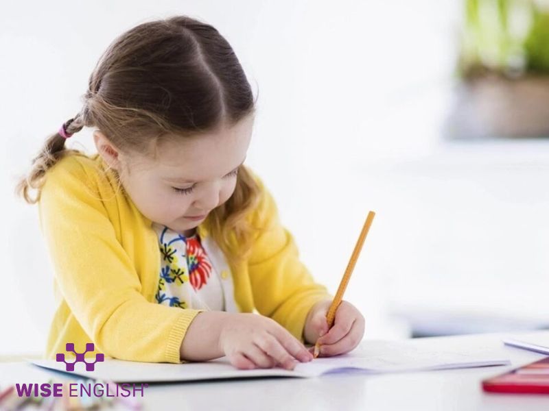 Bé tập viết từ vựng