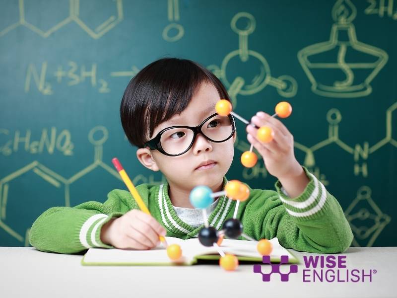 Có nên cho bé học tiếng Anh sớm? 6 lợi ích và lưu ý cần biết 8 Nên cho bé học tiếng Anh từ mấy tuổi