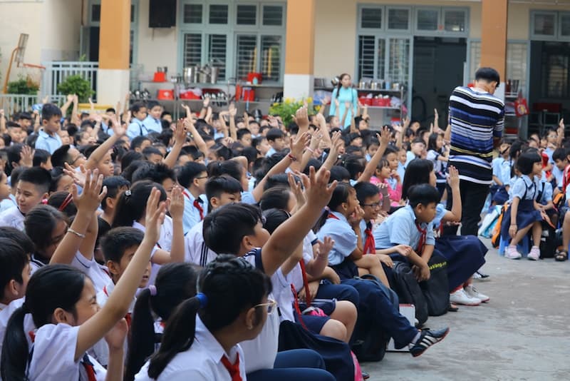 Lợi ích của việc tham gia các cuộc thi tiếng anh cho trẻ em giúp trẻ tự tin hơn