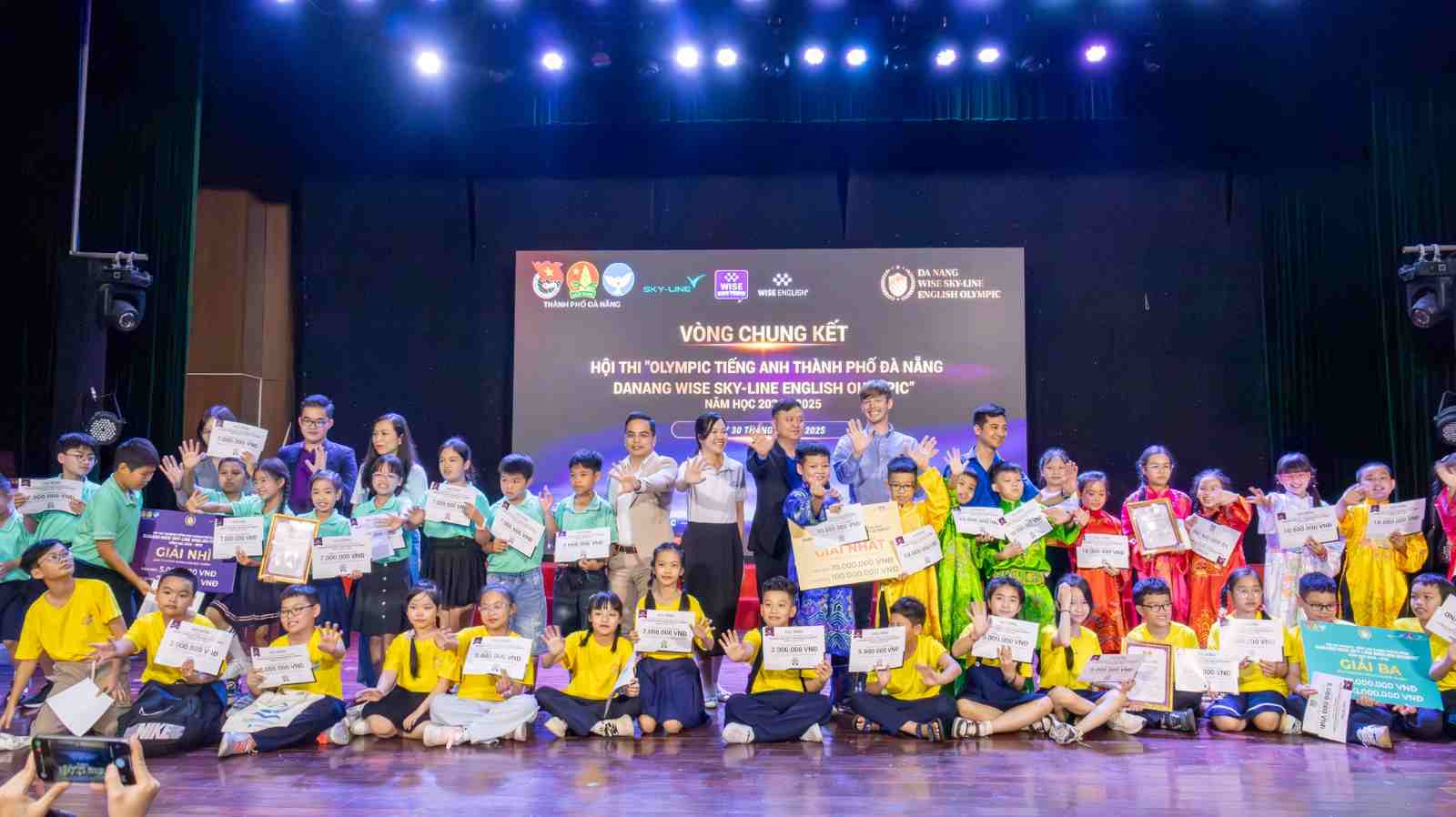 wise kids teens to chuc olympic tieng anh da nang
