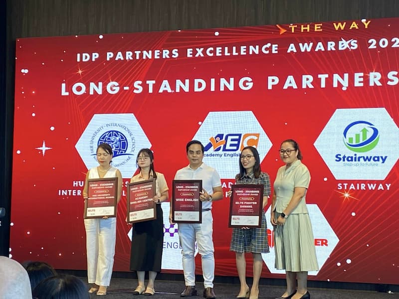 CHÚC MỪNG WISE ENGLISH ĐÃ TRỞ THÀNH ĐỐI TÁC LÂU DÀI VÀ ĐỐI TÁC VÀNG TỐT NHẤT CỦA IDP VIỆT NAM 1 Chúc mừng WISE English