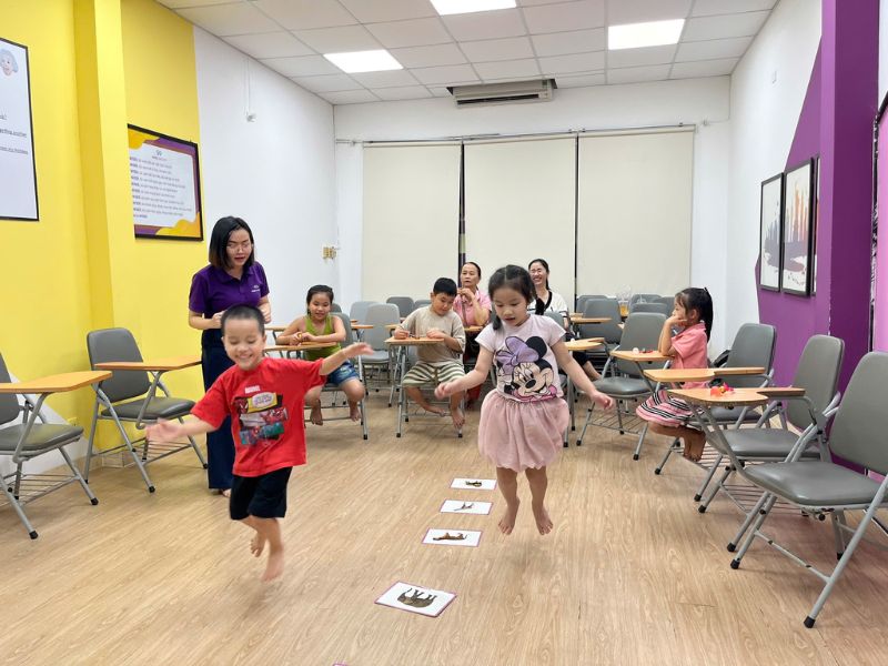 BUỔI HỌC TRẢI NGHIỆM TẠI WISE KIDS TEENS CHO TRẺ TỪ 5 ĐẾN 10 TUỔI VỚI PHƯƠNG PHÁP NLP ĐỘC QUYỀN GIÚP CON TỰ TIN GIAO TIẾP CHỈ SAU 2 BUỔI 2 BUỔI HỌC TRẢI NGHIỆM TẠI WISE KIDS TEENS CHO TRẺ TỪ 5 ĐẾN 10 TUỔI