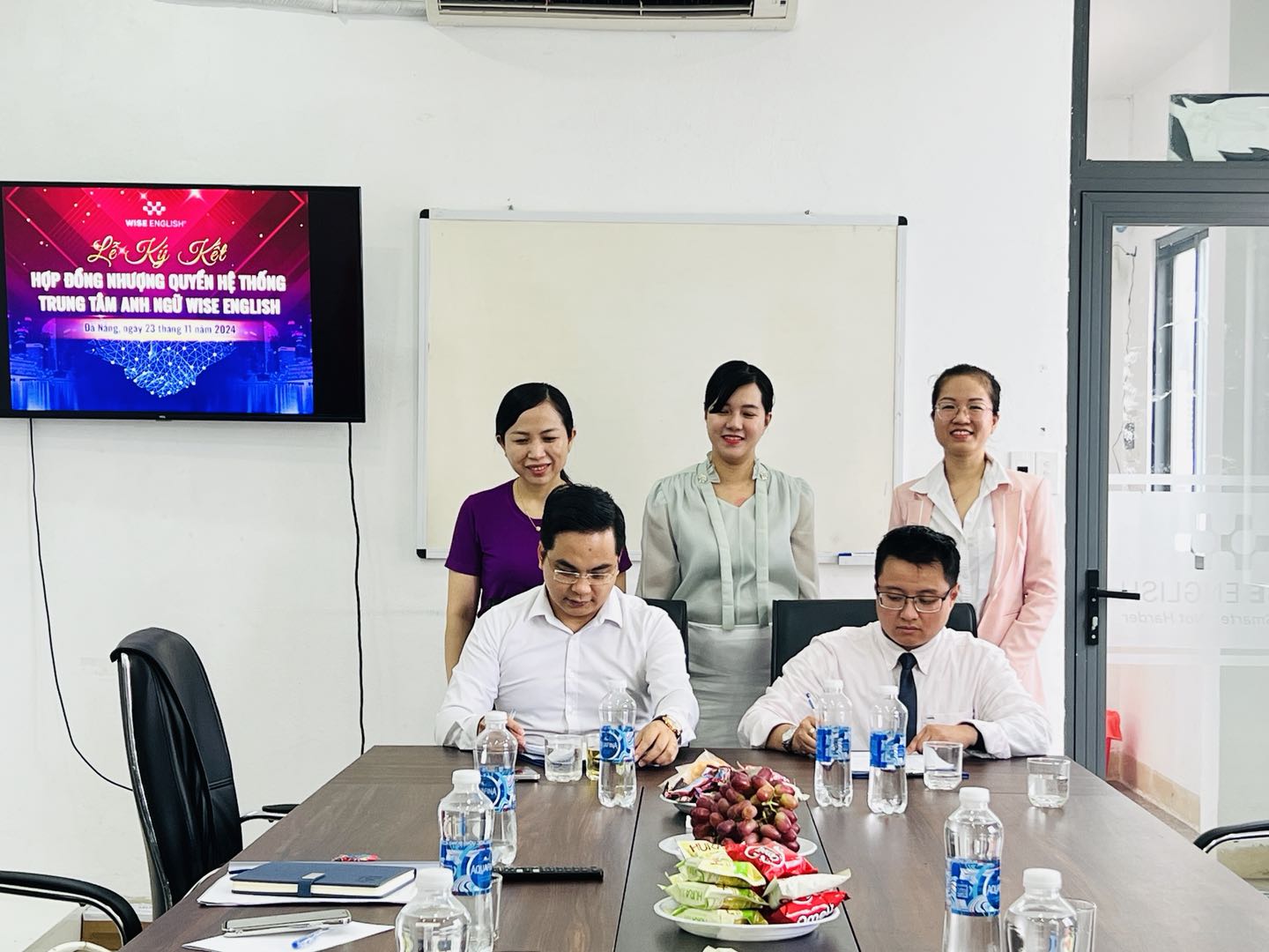 nhuong quyen hop tac 11 2024 4