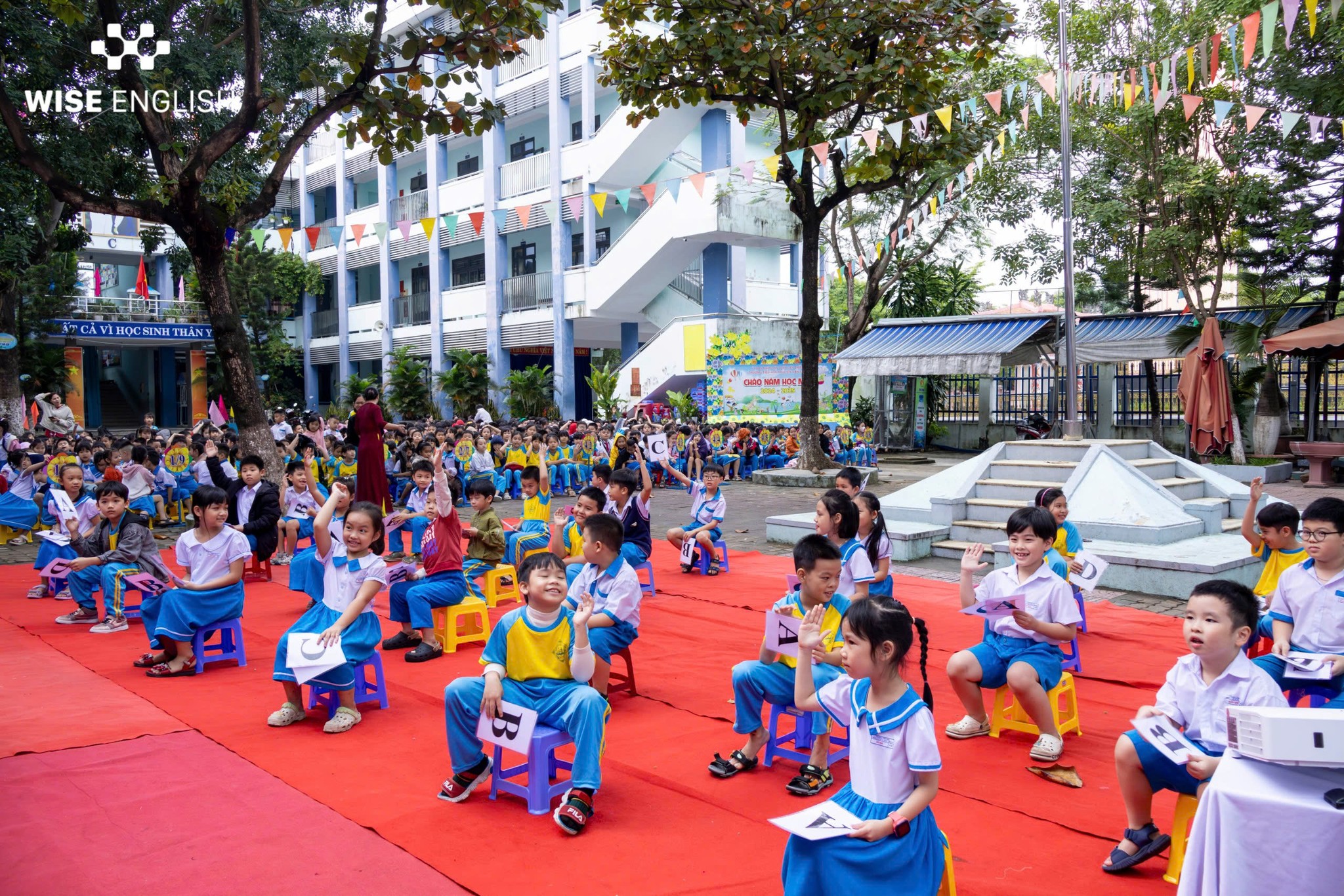 CHƯƠNG TRÌNH “RUNG CHUÔNG VÀNG NĂM HỌC 2024 - 2025 - TRƯỜNG TIỂU HỌC NGUYỄN VĂN TRỖI" DO WISE ENGLISH KẾT HỢP VỚI TRƯỜNG TIỂU HỌC NGUYỄN VĂN TRỖI TỔ CHỨC ĐÃ DIỄN RA THÀNH CÔNG TỐT ĐẸP 11 Chung kết cuộc thi rung chuông vàng Nguyễn Văn Trỗi