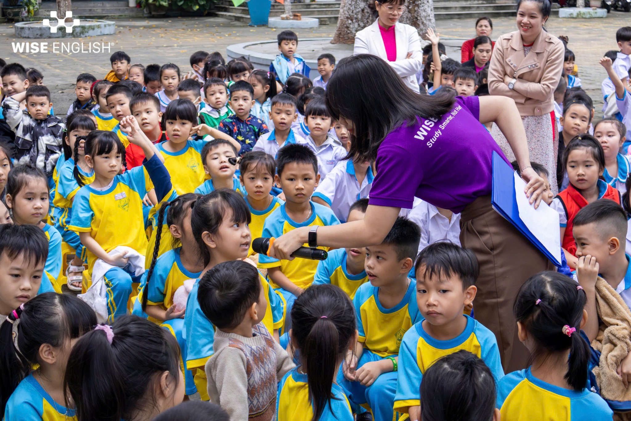 CHƯƠNG TRÌNH “RUNG CHUÔNG VÀNG NĂM HỌC 2024 - 2025 - TRƯỜNG TIỂU HỌC NGUYỄN VĂN TRỖI" DO WISE ENGLISH KẾT HỢP VỚI TRƯỜNG TIỂU HỌC NGUYỄN VĂN TRỖI TỔ CHỨC ĐÃ DIỄN RA THÀNH CÔNG TỐT ĐẸP 8 Chung kết cuộc thi rung chuông vàng Nguyễn Văn Trỗi