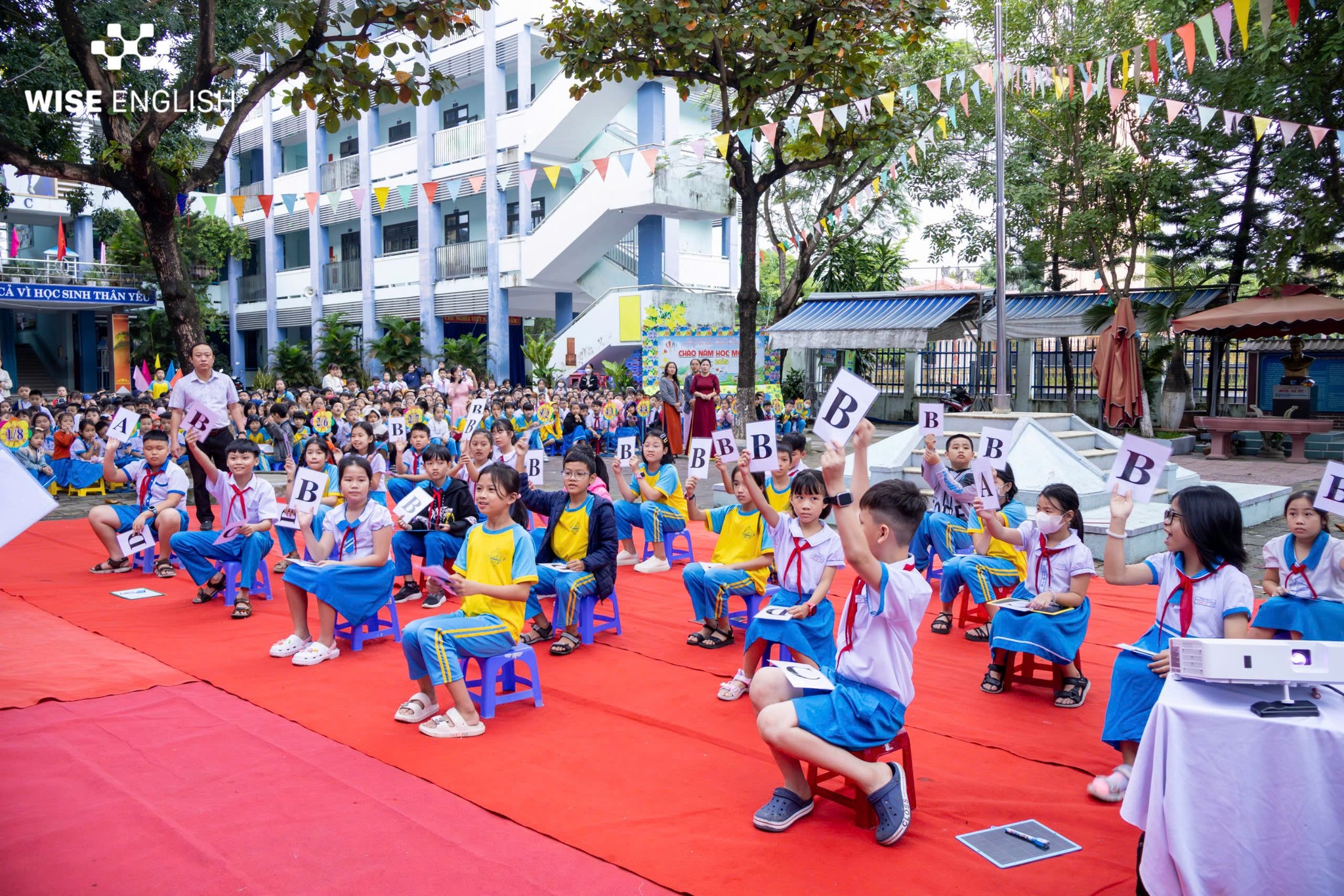 CHƯƠNG TRÌNH “RUNG CHUÔNG VÀNG NĂM HỌC 2024 - 2025 - TRƯỜNG TIỂU HỌC NGUYỄN VĂN TRỖI" DO WISE ENGLISH KẾT HỢP VỚI TRƯỜNG TIỂU HỌC NGUYỄN VĂN TRỖI TỔ CHỨC ĐÃ DIỄN RA THÀNH CÔNG TỐT ĐẸP 9 Chung kết cuộc thi rung chuông vàng Nguyễn Văn Trỗi