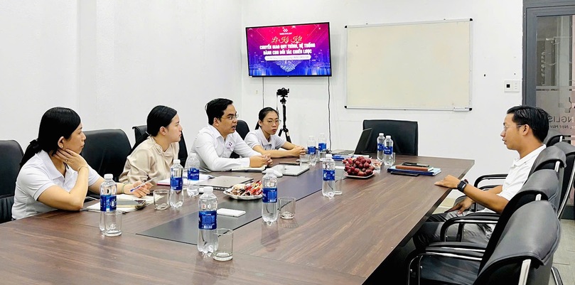 Chi tiết quy trình chuẩn bị giáo trình trung tâm tiếng Anh 6 ky ket nhuong quyen