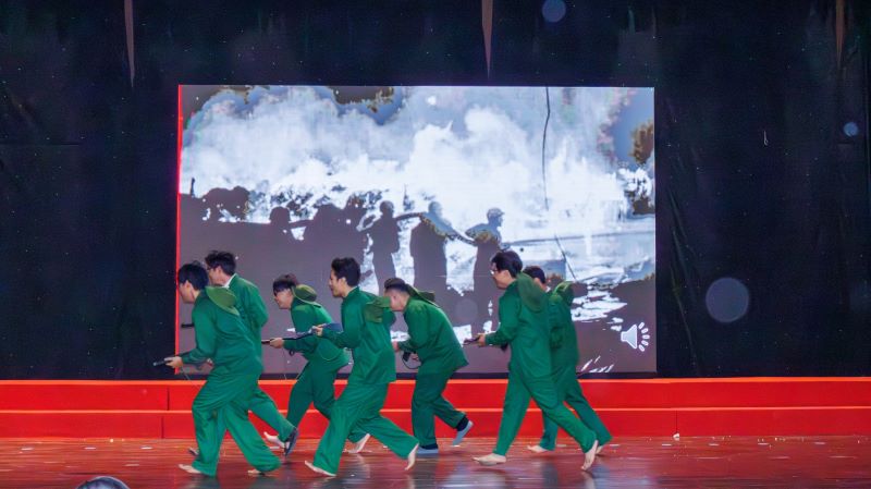 KẾT QUẢ CỦA VÒNG THI CHUNG KẾT HỘI THI "OLYMPIC TIẾNG ANH THÀNH PHỐ ĐÀ NẴNG - DANANG WISE SKY-LINE ENGLISH OLYMPIC" NĂM HỌC 2024 - 2025 - BẢNG C KHỐI TRUNG HỌC PHỔ THÔNG 13 vong chung ket bang c 11