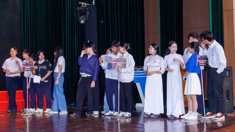 KẾT QUẢ CỦA VÒNG THI CHUNG KẾT HỘI THI "OLYMPIC TIẾNG ANH THÀNH PHỐ ĐÀ NẴNG - DANANG WISE SKY-LINE ENGLISH OLYMPIC" NĂM HỌC 2024 - 2025 - BẢNG C KHỐI TRUNG HỌC PHỔ THÔNG 10 vong chung ket bang c 8