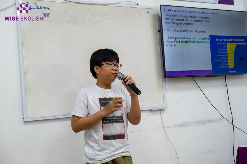 debate cung tien si sean watts 11