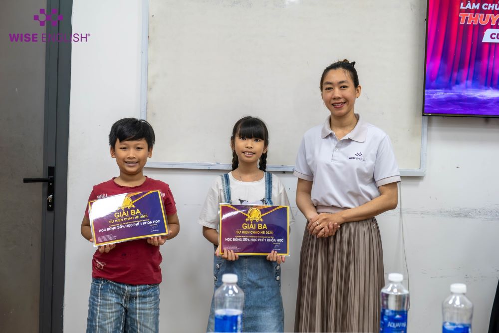 SỰ KIỆN MÙA HÈ BỨT PHÁ: LÀM CHỦ THUYẾT TRÌNH & DEBATE CÙNG TIẾN SĨ SEAN WATTS ĐÃ DIỄN RA THÀNH CÔNG TỐT ĐẸP 13 debate cung tien si sean watts 2