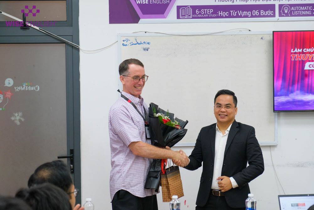 debate cung tien si sean watts 3
