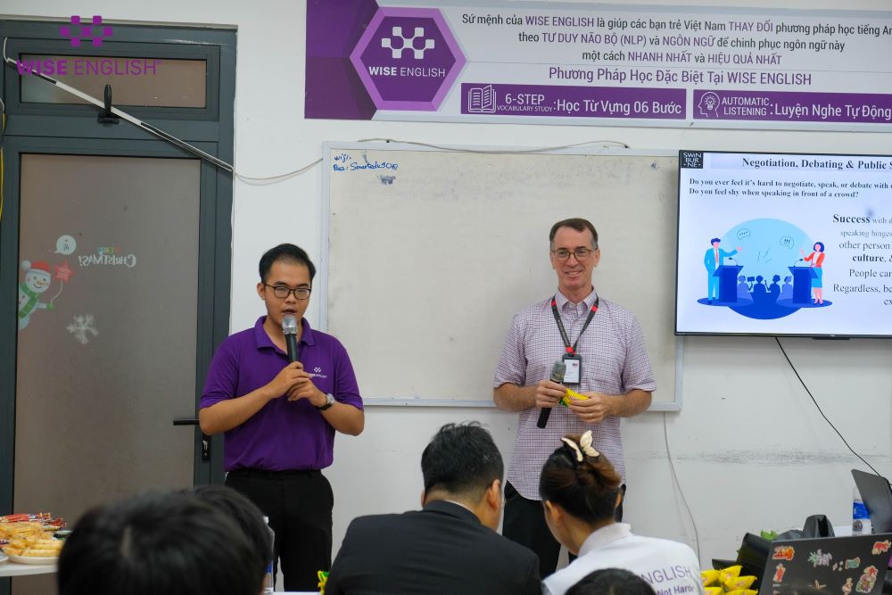 debate cung tien si sean watts 6