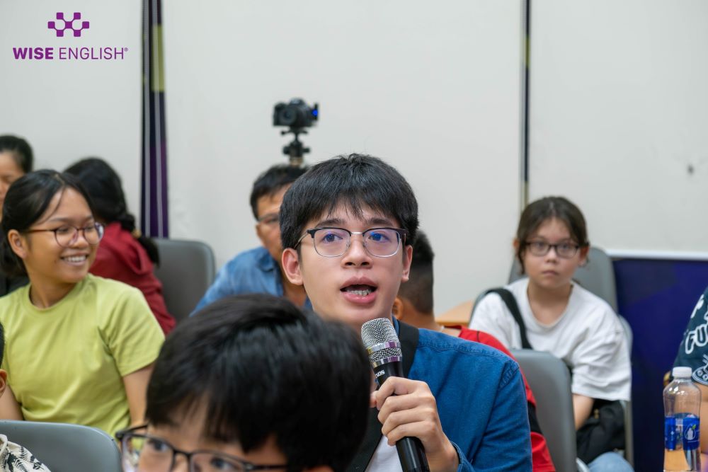 debate cung tien si sean watts 9