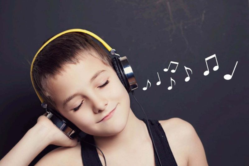 Bé 5 tuổi học tiếng Anh qua bài hát