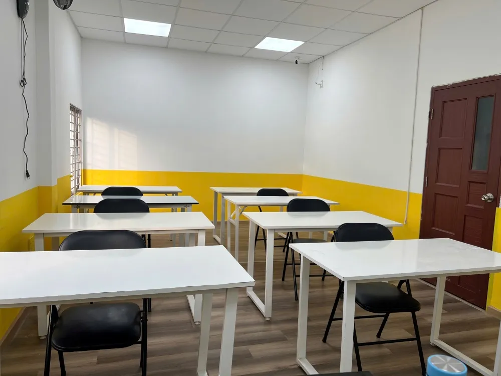 Ph&ograve;ng học tại Trung t&acirc;m tiếng Anh WISE English 288 L&ecirc; Văn Hiến